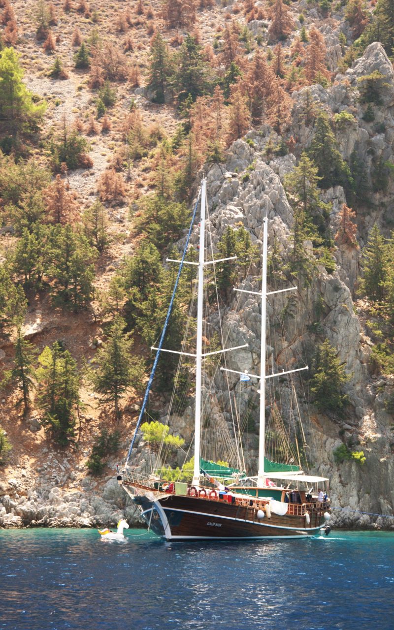 gnsyachting-catamaran-booking-motor-yacht-greece-holiday-5