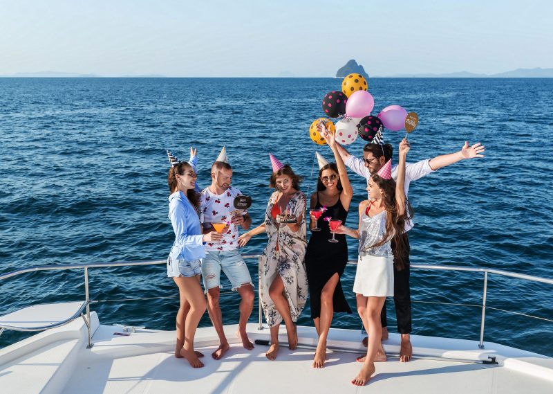 gnsyachting-party-yacht-company-young-people-celebrate-birthday-during-sea-cruise